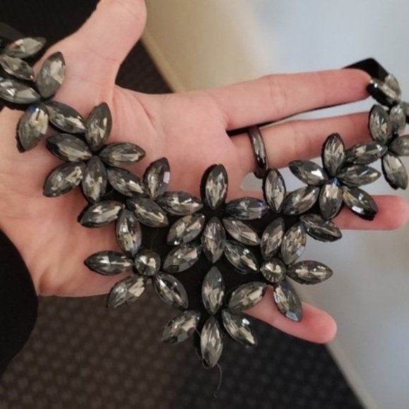 Flower Ribbon Necklace 💕 {Host Pick} - Picture 6 of 7